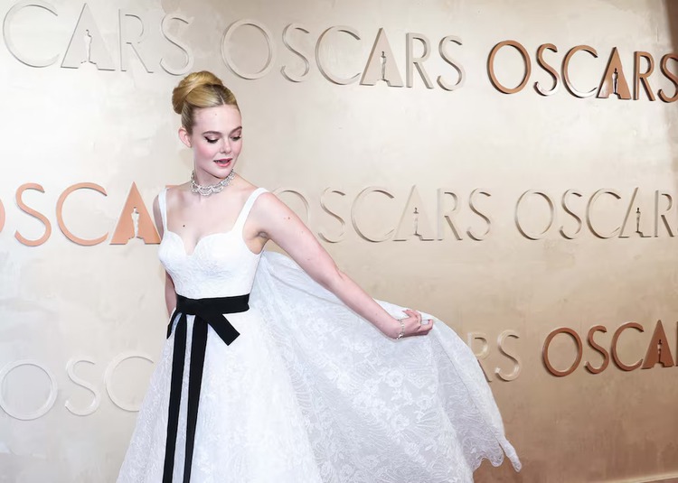 Oscars' red carpet features sculptural and shiny gowns and some props
