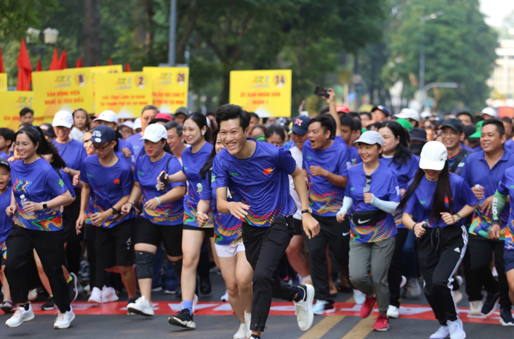 Nearly 5,000 join Olympic run for public health in Ho Chi Minh City