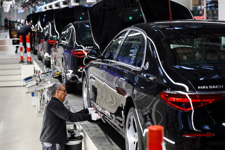 Euro zone economy growth accelerates to seven-month high in March, PMI shows