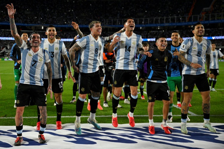 Argentina rout Brazil to cap World Cup qualification party