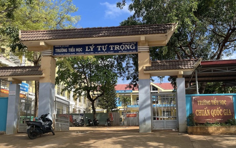 Vietnamese teacher disciplined, fined nearly $150 for hitting students