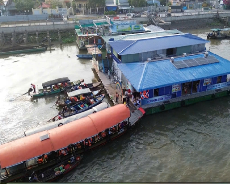 Floating barge resumes operations despite suspension order in Vietnam’s Can Tho