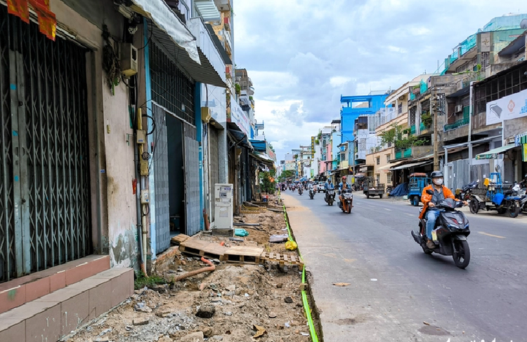 More than half of Ho Chi Minh City streets lack sidewalks