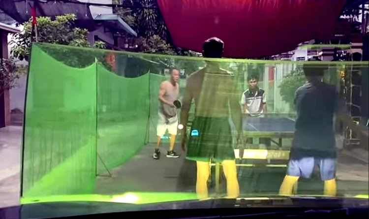 Ho Chi Minh City investigates video of men blocking alley to play table tennis