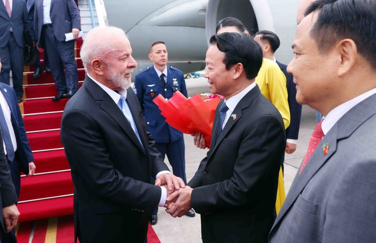 Brazilian President Lula da Silva begins state visit to Vietnam