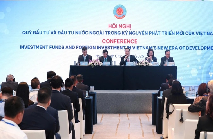 Vietnam needs to ensure greater consistency in policies: foreign investors
