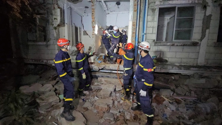 ​Vietnamese rescuers retrieve body of 10-year-old Myanmar boy from earthquake rubble