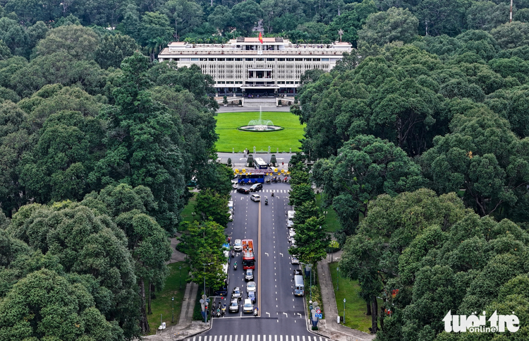 Ho Chi Minh City residents to view Reunification Day event on public LED screens