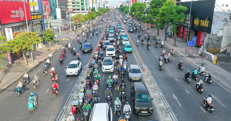 Giao thông đường Cộng Hòa ổn định trong sáng đầu tiên phân làn đảo chiều 관련 이미지