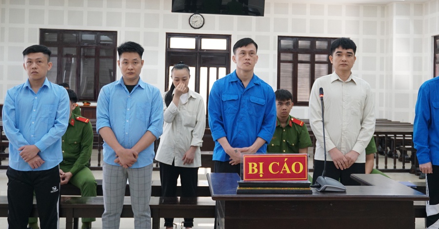 Vẽ sàn chứng khoán ảo, thao túng thắng thua để ‘lùa’ nhà đầu tư mất 23 tỉ 관련 이미지