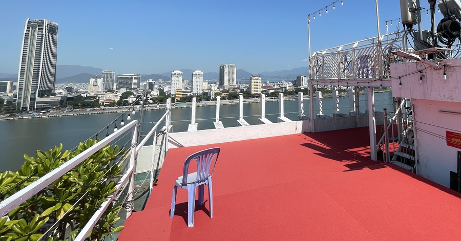 Chi hàng triệu đồng mua view đẹp xem Lễ hội Pháo hoa quốc tế Đà Nẵng 관련 이미지