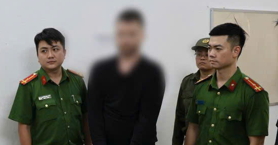 Khởi tố người nước ngoài đập phá quán cà phê giữa trung tâm Đà Nẵng 관련 이미지