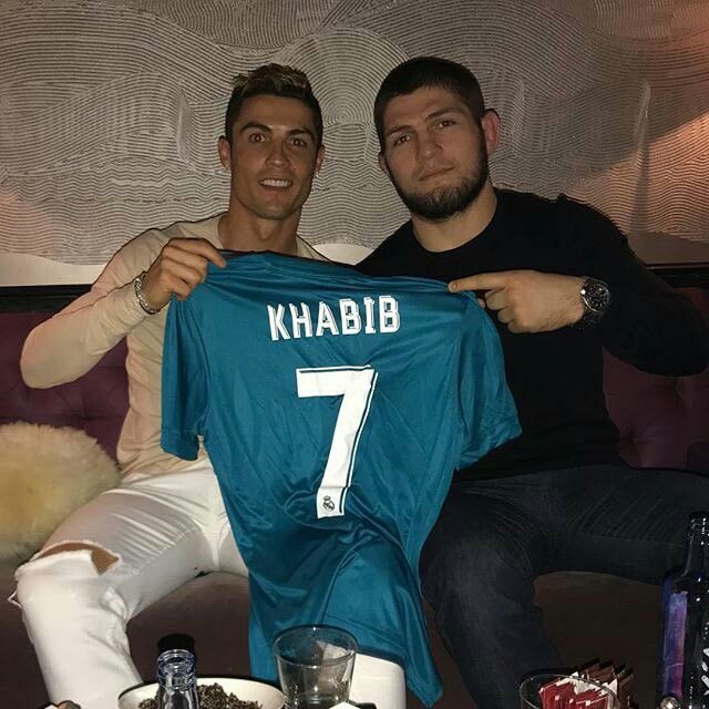 Ronaldo và Khabib Nurmagomedov gặp nhau vào năm 2018.