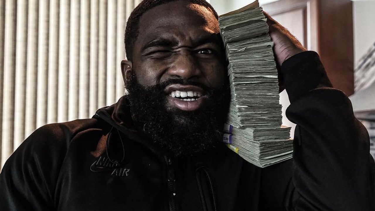 Adrien Broner khoe tiền để