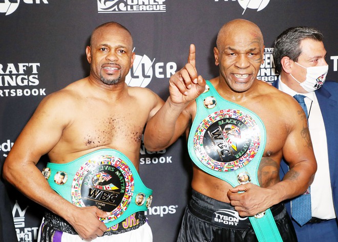 Mike Tyson có trận hòa với Roy Jones Jr.