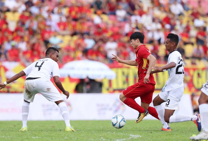 Vietnam's Cong Phuong controls the ball during the game against Timor Leste in Malaysia, August 15, 2017.