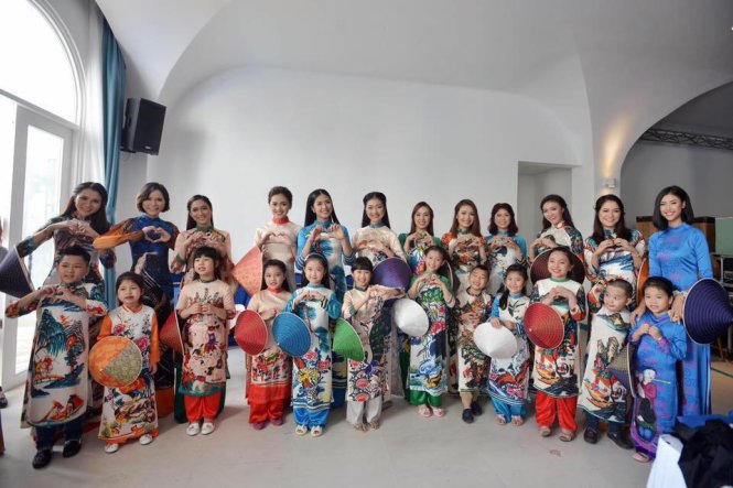 The ao dai collection of Miss Vietnam 2010 Ngoc Han