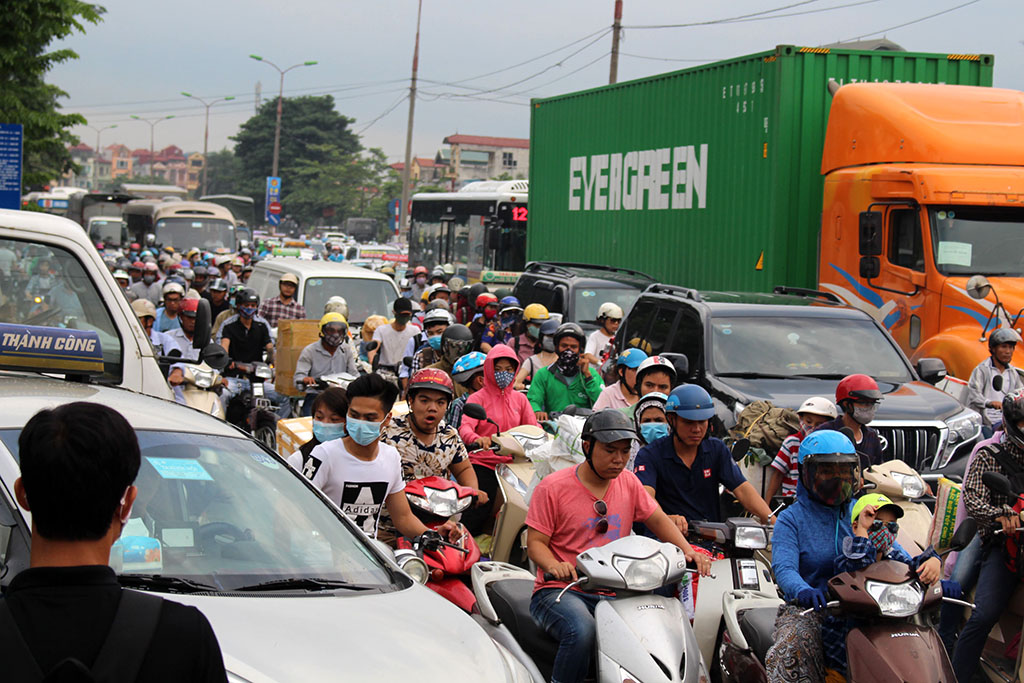 A traffic jam in front of the Nuoc Ngam Bus Station in Hanoi.