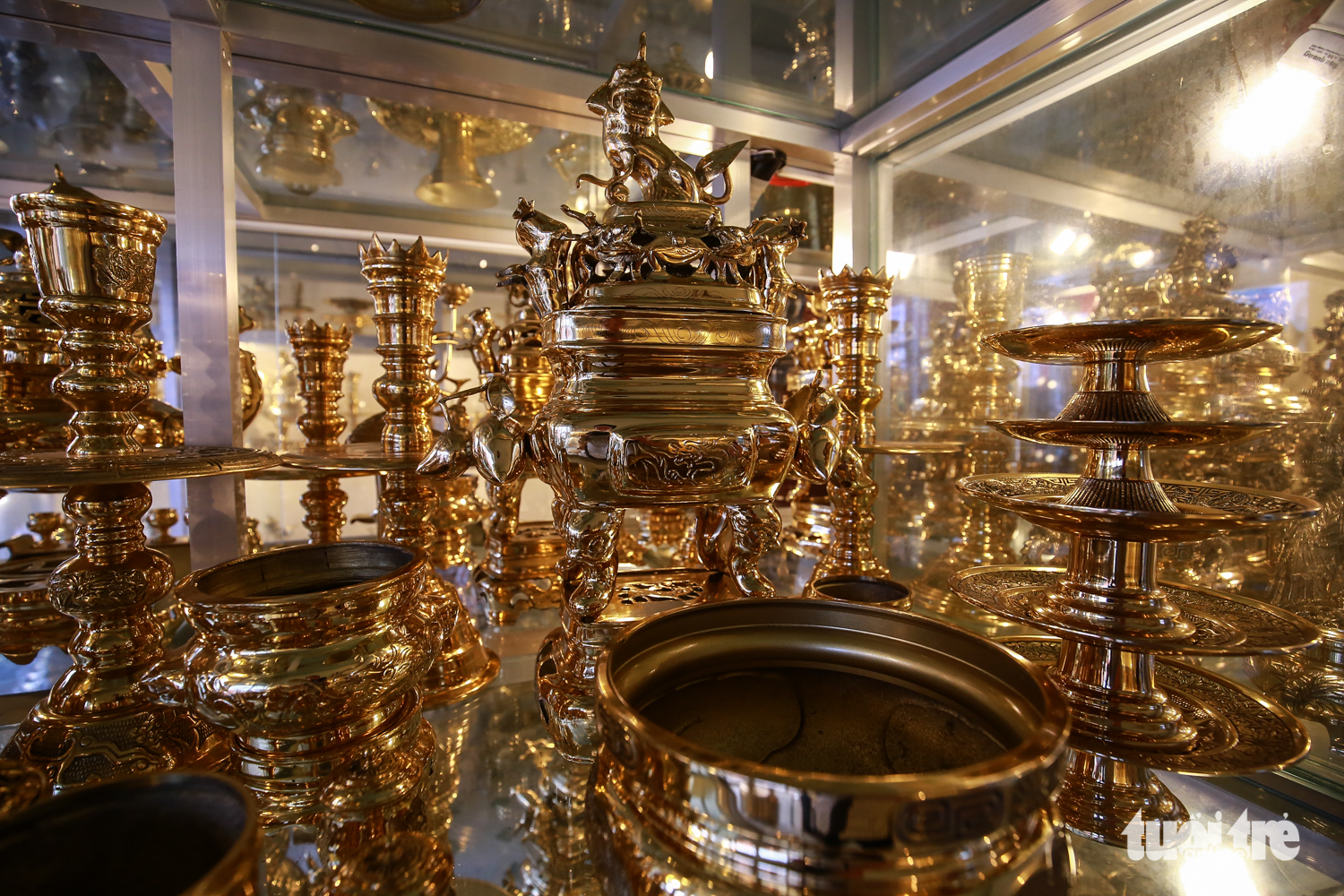 Brass incense burners play an important role in the traditional religious practice of the Vietnamese. Photo: Tuoi Tre