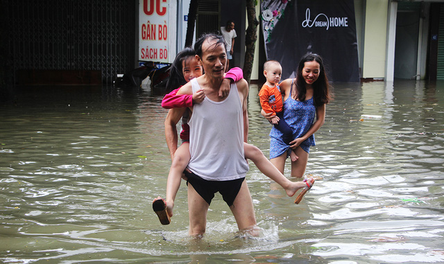 Inundation in Vinh City, Nghe An Province on October 10, 2017.