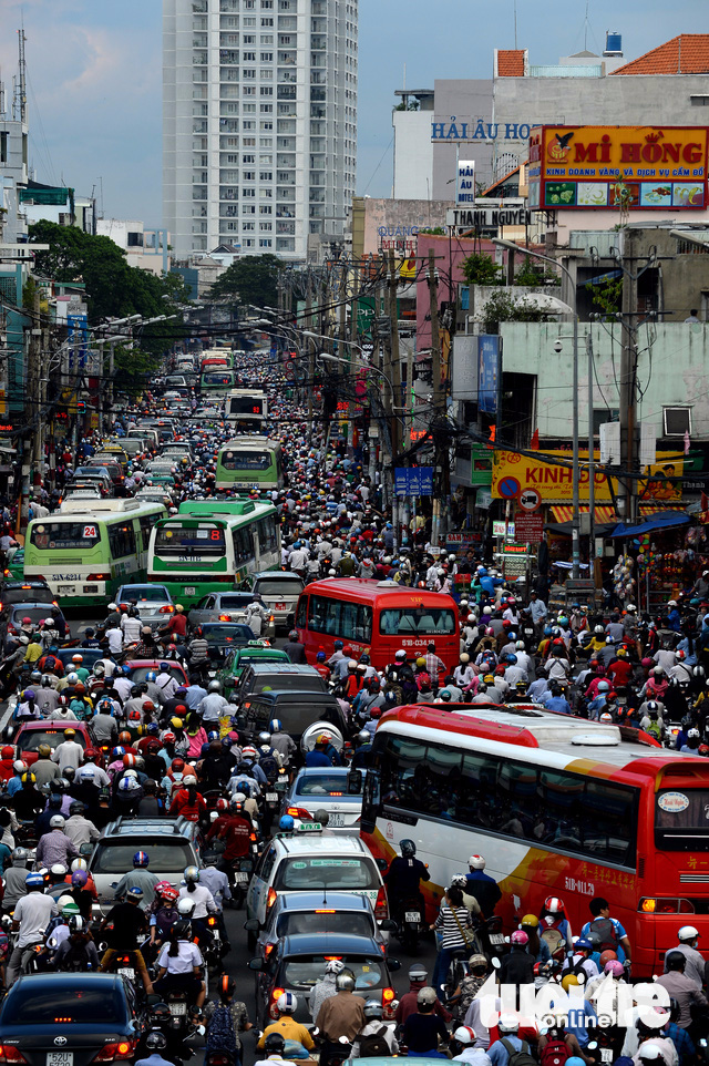 Heavy traffic congestion in Ho Chi Minh City. Photo: Tuoi Tre