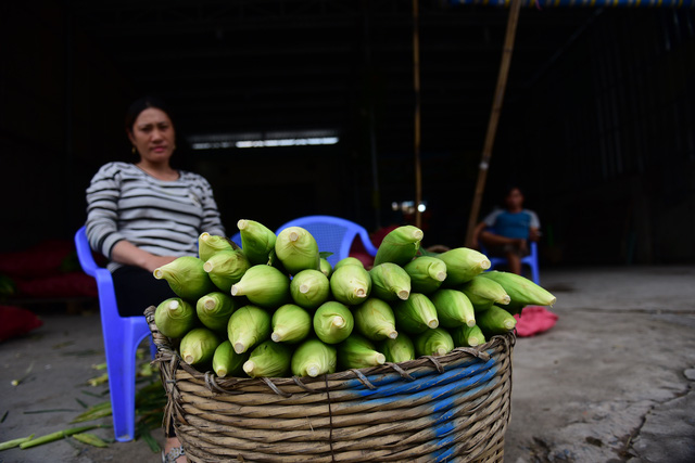 Besides wholesaling, the market also sells corn to individual buyers.