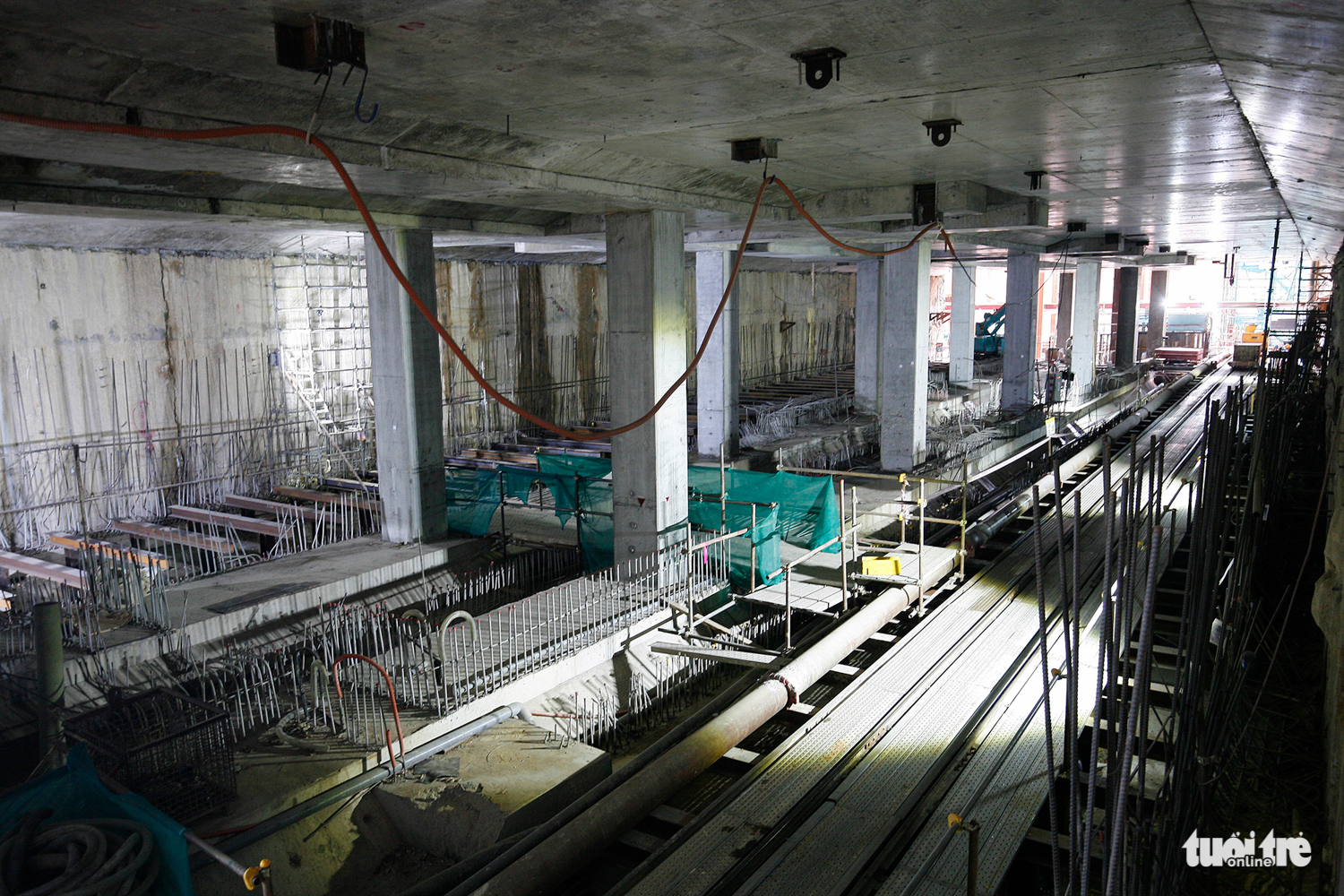 Ba Son Station is being constructed.