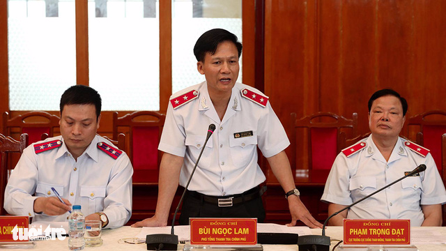 Deputy Chief Inspector of the Government Bui Ngoc Lam chairs the meeting on October 23, 2017. Photo: Tuoi Tre