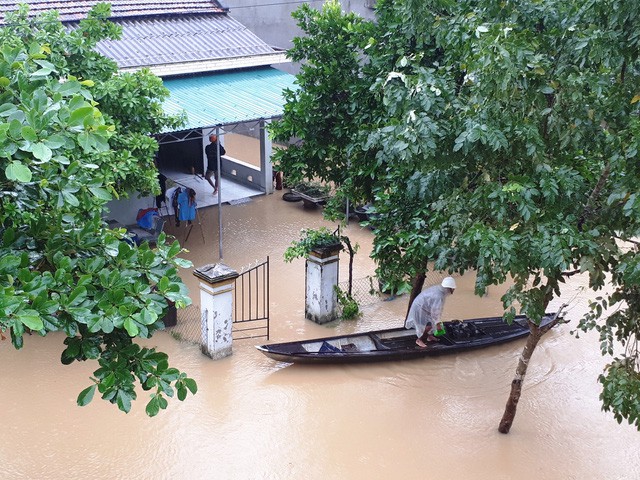 A house is surrounded by floodwater in the central province of Quang Nam. Photo: Tuoi Tre