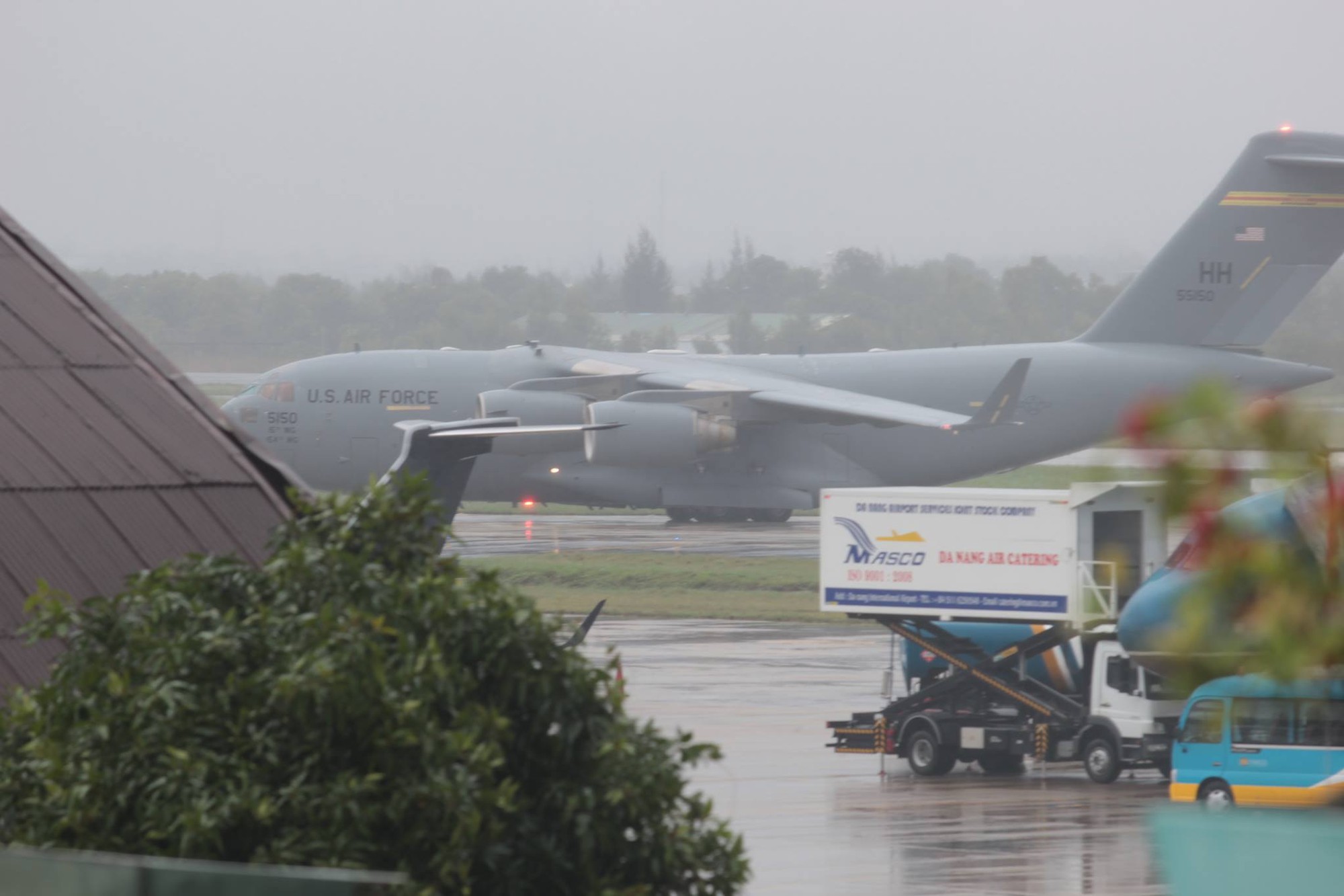 The aircraft carries equipment to prepare for the coming visit of President Donald Trump. Photo: Tuoi Tre