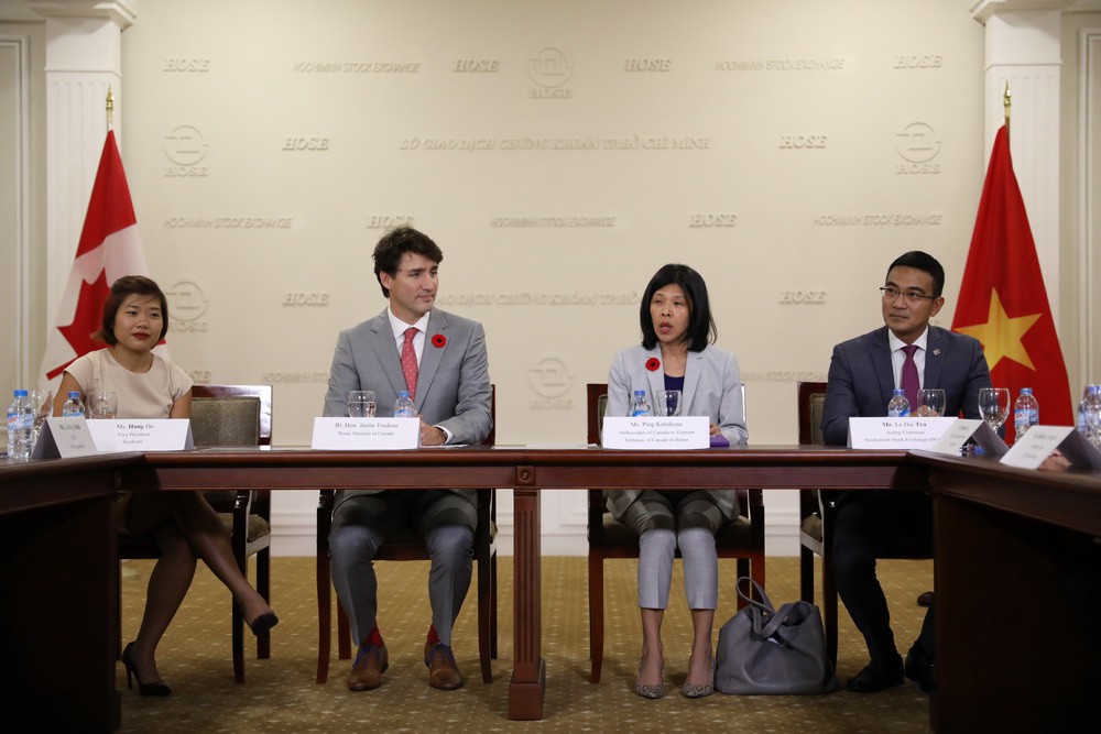 Canadian Prime Minister Justin Trudeau participates in a roundtable discussion with key business leaders in Ho Chi Minh City, November 9, 2017. Photo: Tuoi Tre