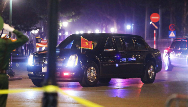 U.S. President Donald Trump’s motorcade is pictured on the streets of Hanoi, November 11, 2017. Photo: Tuoi Tre