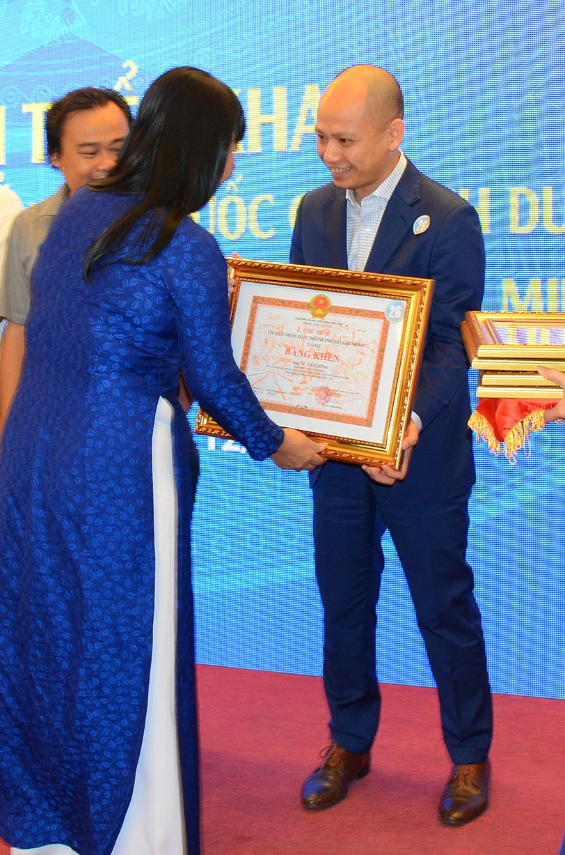 With the iodized “3 Mien Bouillon”, UNIBEN has been recognized nationally with Nutrition Food Award in Nutrition Conference held in August 2017.

[Photo courtesy of UNIBEN]