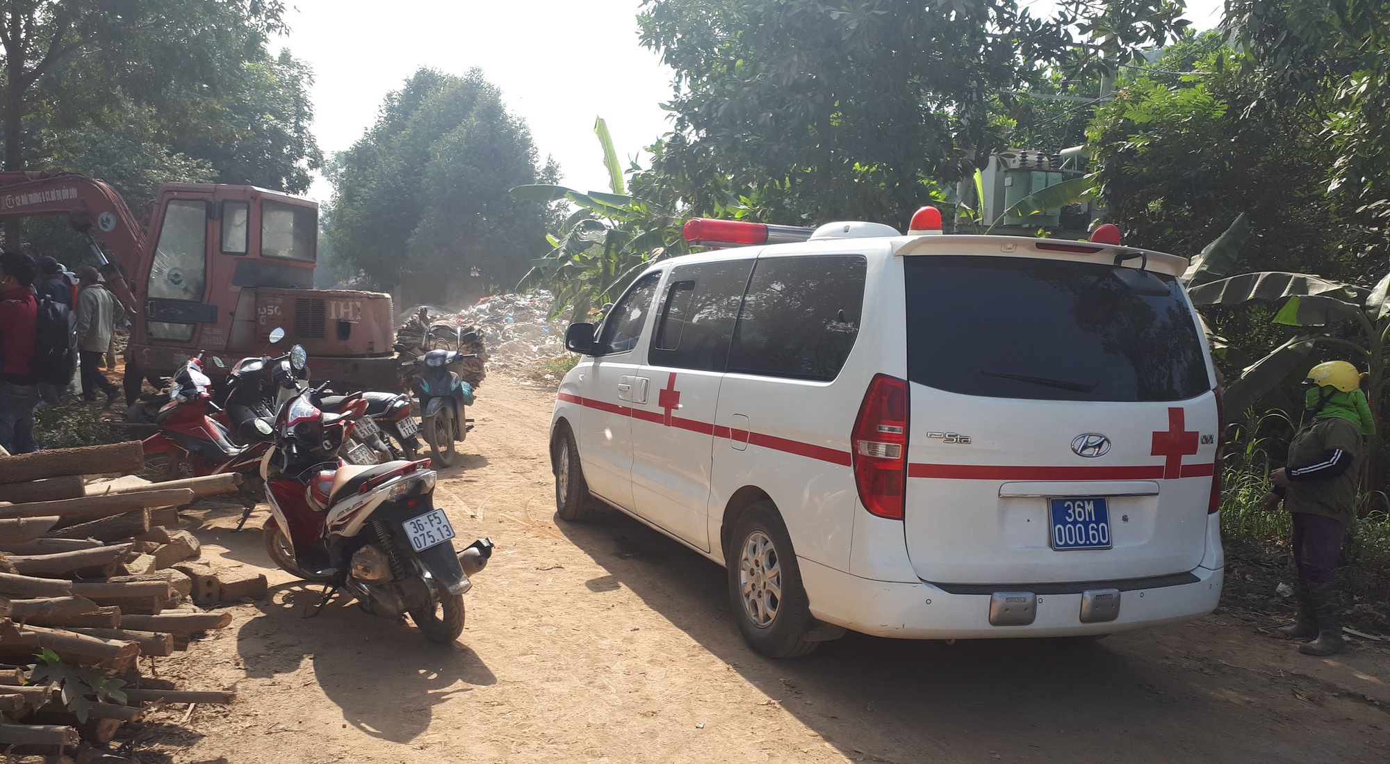 An ambulance arrives at the landfill site where the body of the child was found. Photo: Tuoi Tre