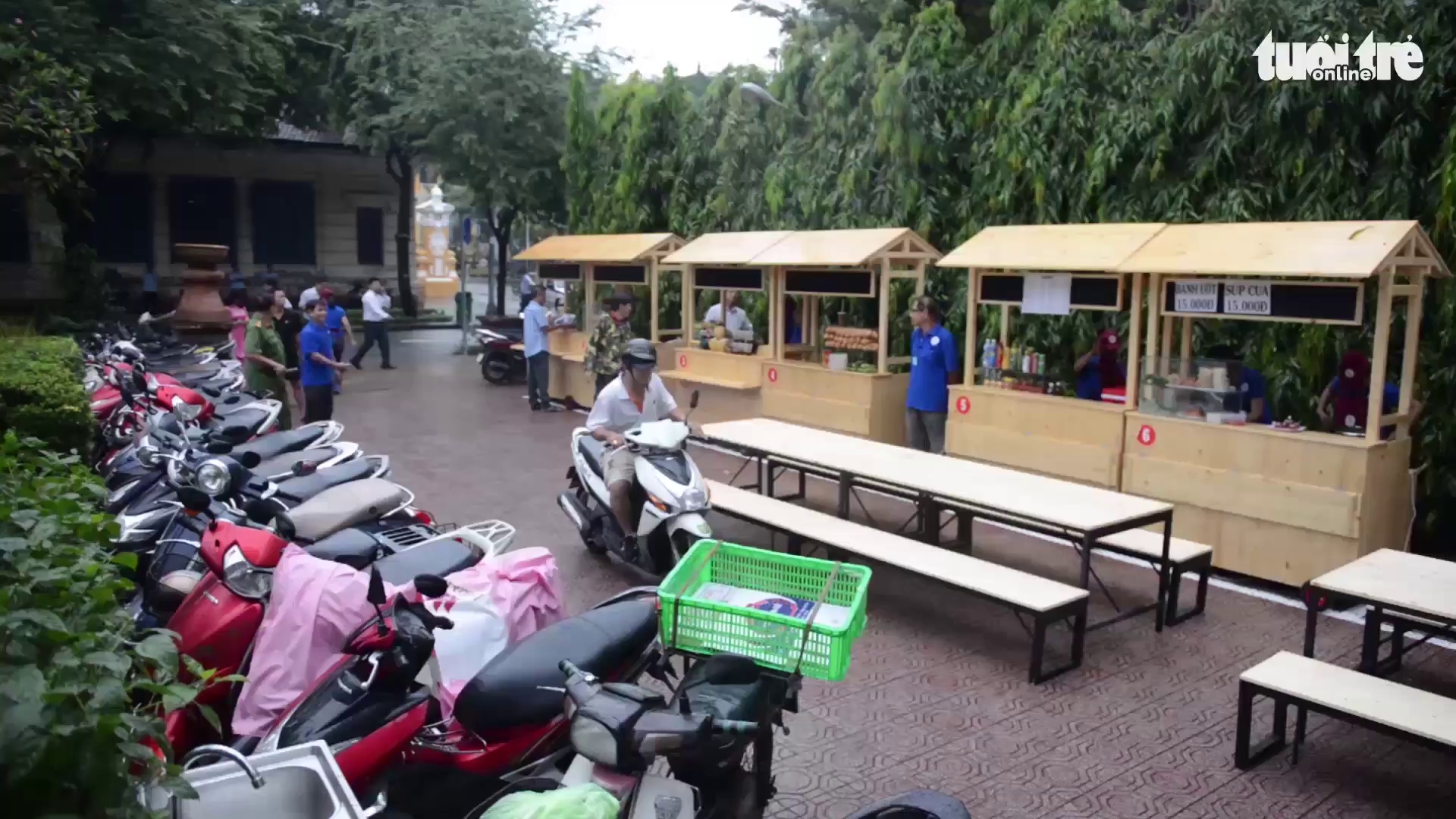 The food hub in Bach Tung Diep Park. Photo: Tuoi Tre