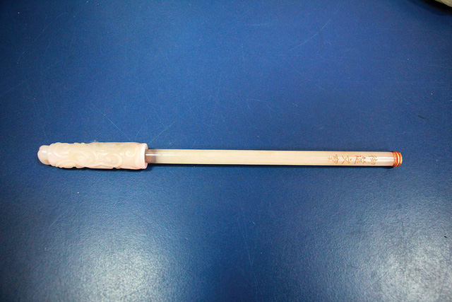 A pearl-studded pen used by King Bao Dai was treasured by Nguyen Duc Hoa until it was handed over to local authorities. Courtesy of Lam Dong Museum