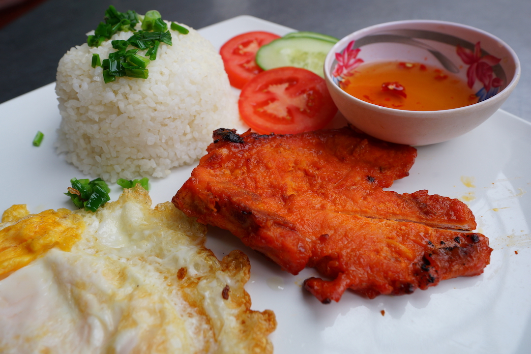 Com tam suon trung: broken rice with grilled pork and omelet sold for VND22,000 (~US$1.00) at a university in Ho Chi Minh City. Photo: Tien Bui