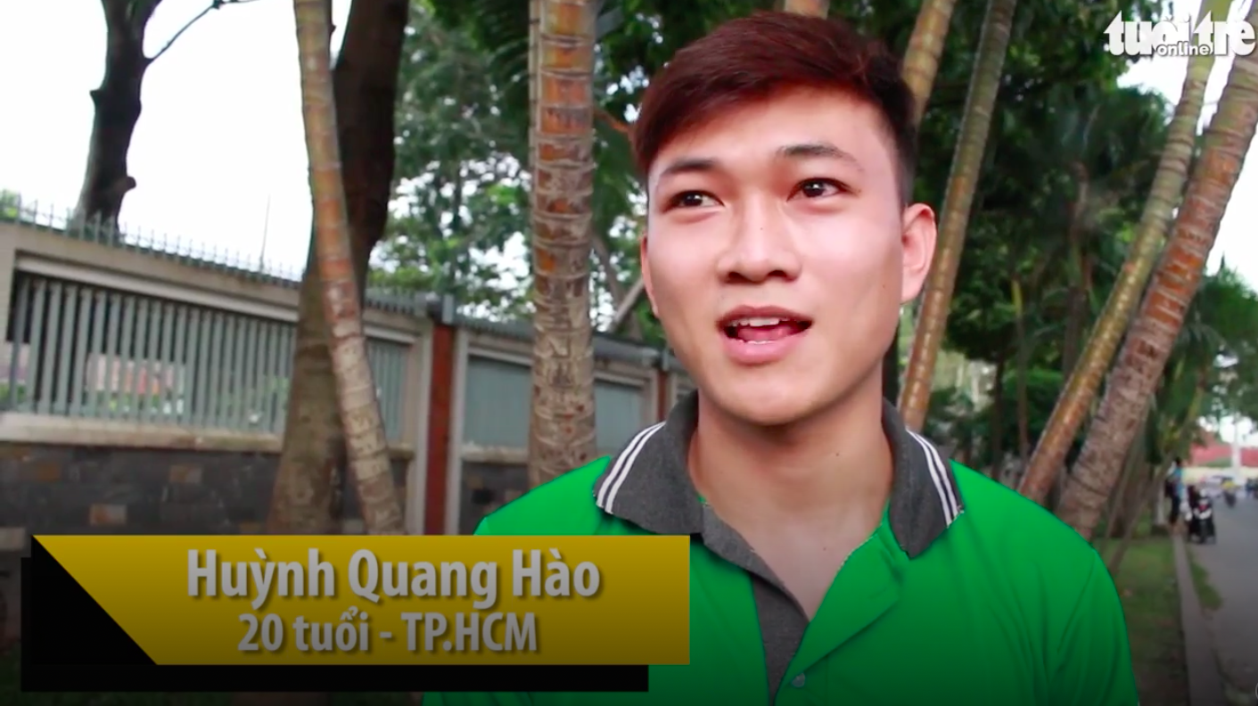 A 20-year-old college student is interviewed by Tuoi Tre (Youth) newspaper reporters. Photo: Tuoi Tre