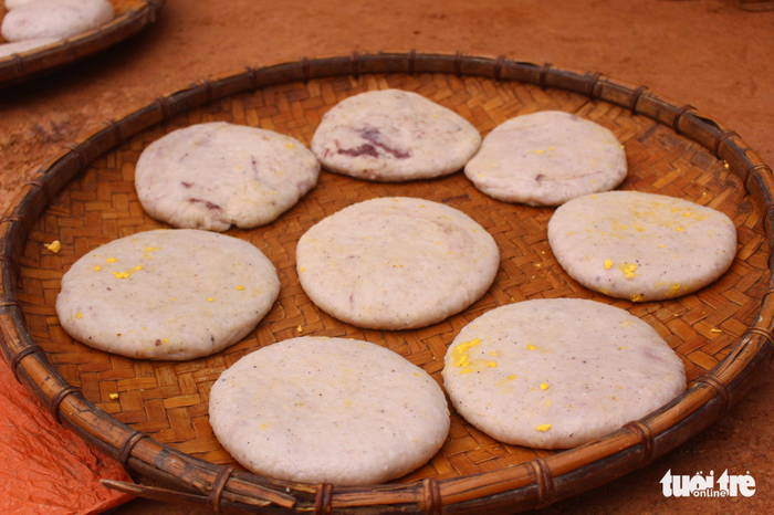 Finished banh giay on display. Photo: Tuoi Tre