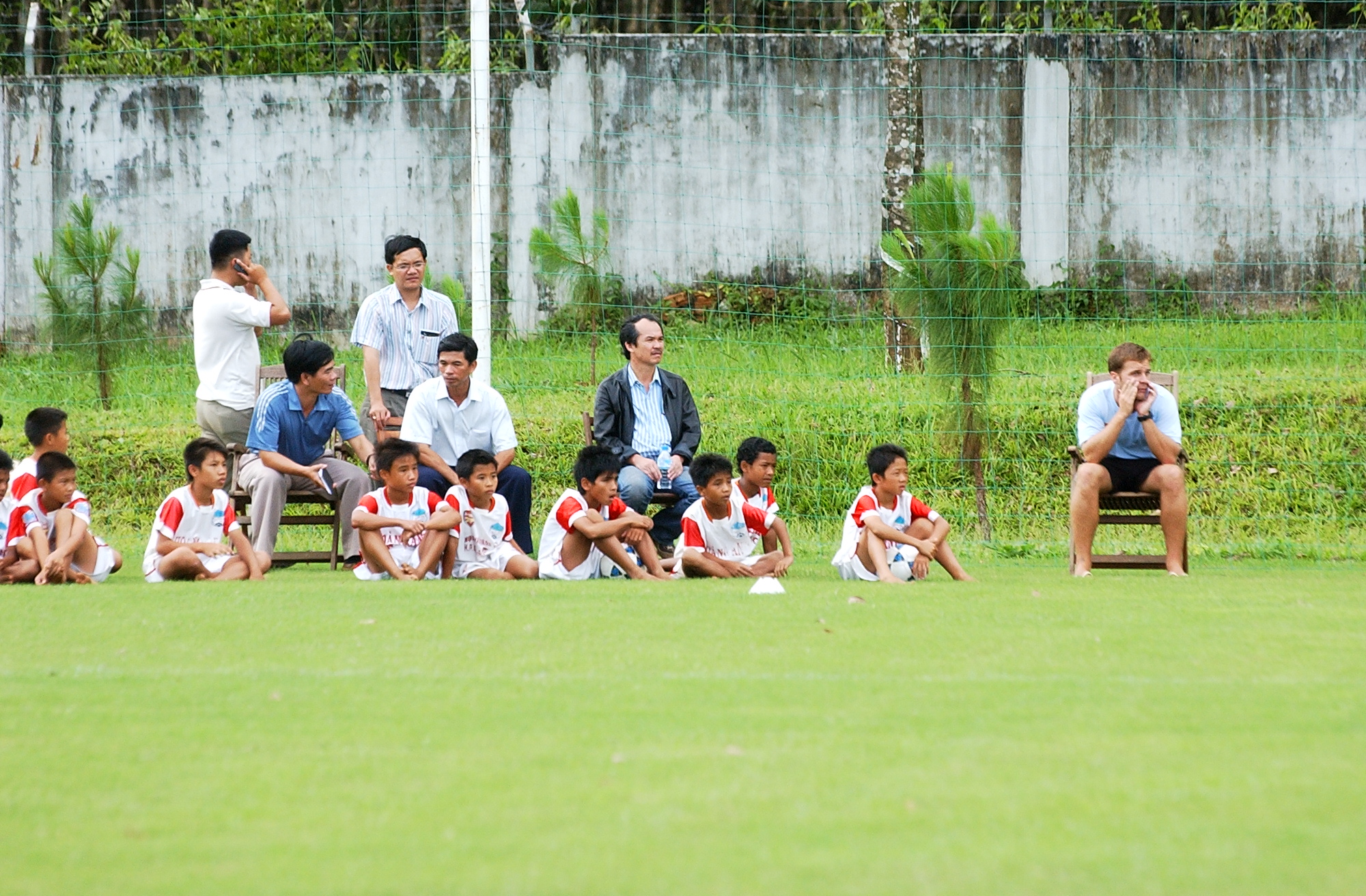Doan Nguyen Duc jacket watches his players during a training session at his football academy in this 2007 file photo. Photo: Tuoi Tre