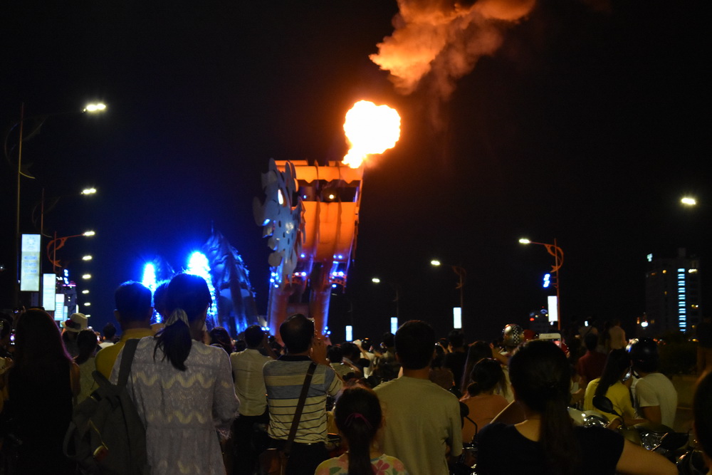 Fire spurts from the dragon’s head on the Dragon Bridge in Da Nang City. Photo: Tuoi Tre