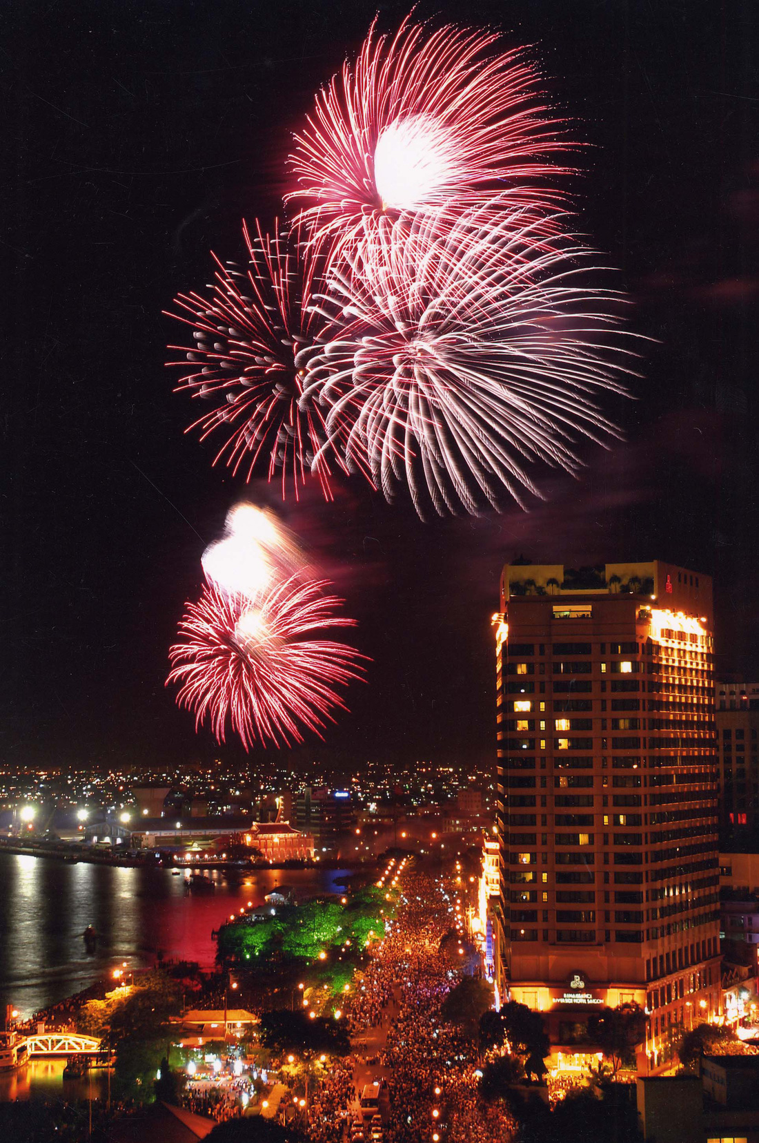 Firework displays in Ho Chi Minh City on the 2005 Lunar New Year. Photo: Tuoi Tre