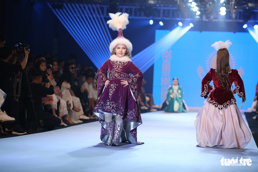 “Custome” from Kazakhstan. Photo: Tuoi Tre