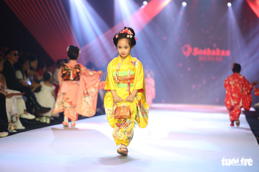 “Kimono” from Japan. Photo: Tuoi Tre