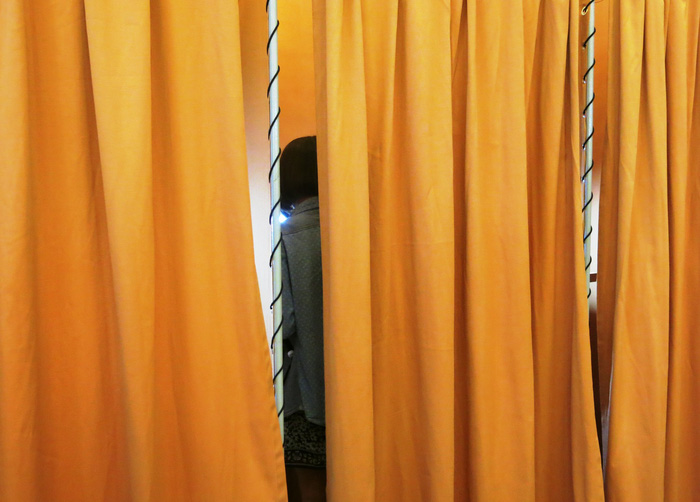 Voters choose their president inside a closed room. Photo: Tuoi Tre