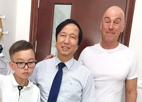 Nguyen Thanh Liem (center), a child patient he treated and the child’s father. Photo courtesy of Liem