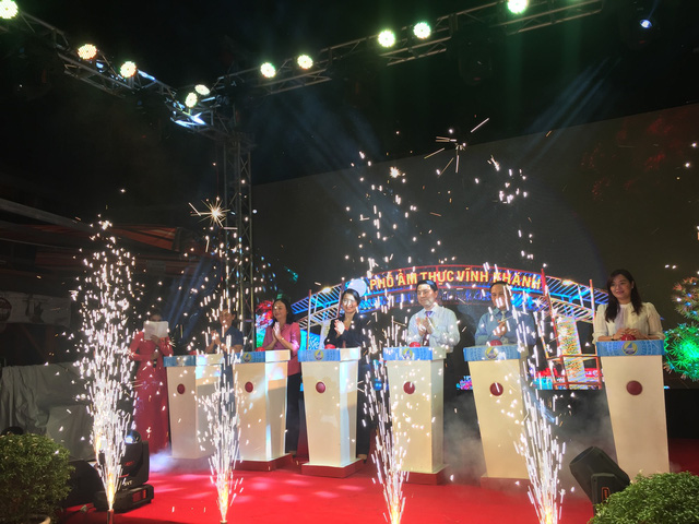 Local officials attend the opening ceremony of Vinh Khanh Food Street in Ho Chi Minh City on March 30, 2018. Photo: Tuoi Tre