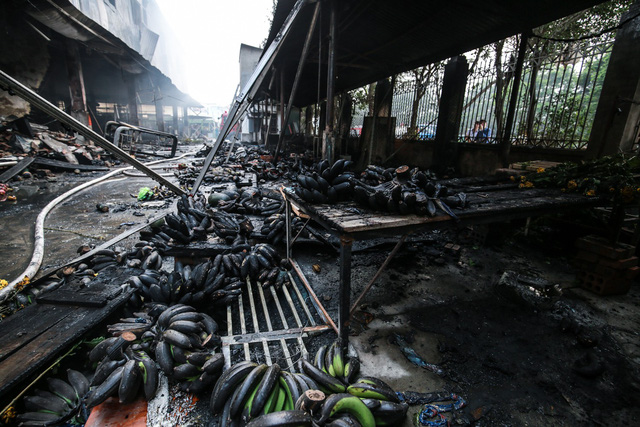 Products and stalls inside the venue are completely burned down. Photo: Tuoi Tre