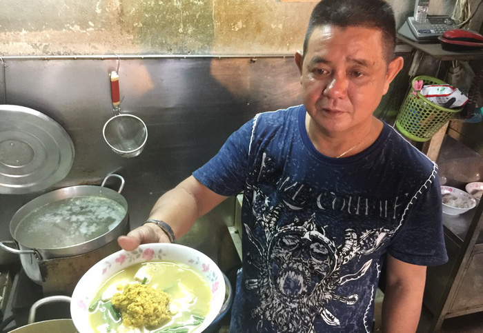 ‘Num bo hoc,’ a unique Cambodian noodle soup, is offered at the restaurant owned by Ba Tu Xe. Photo: Tuoi Tre