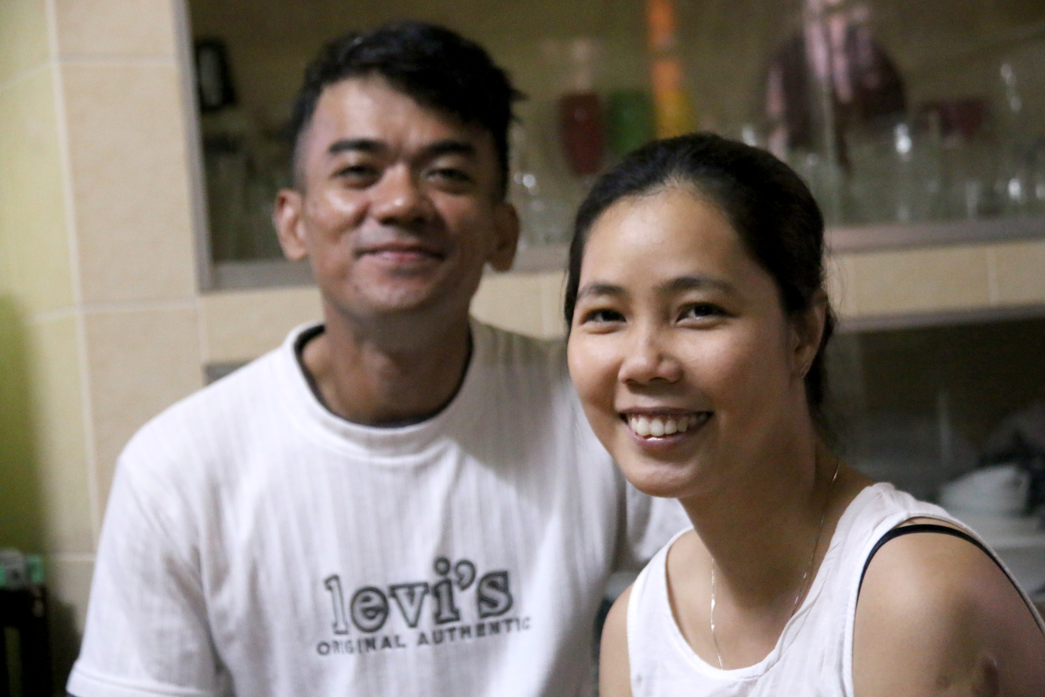 Ronaldo and his Vietnamese wife smile for a photo taken by Tuoi Tre reporter at their house in Mui Ne on January 30, 2018. Photo: Tuoi Tre